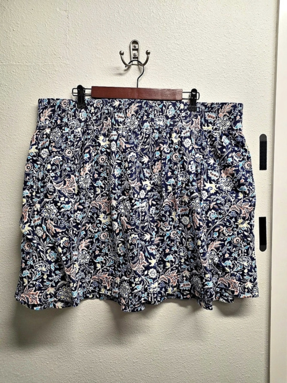 Old Navy Floral Mini Skirt in Blue Size XL (Fits Like An XXL)